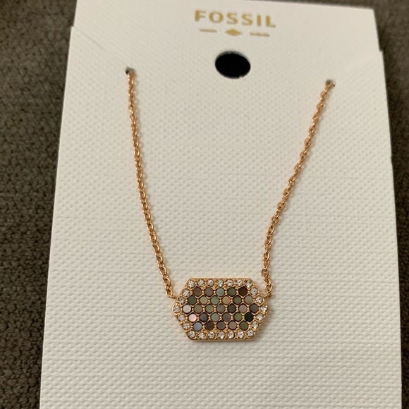 NEW FOSSIL Gray Mother of Pearl Chain Necklace - Picture 6 of 6